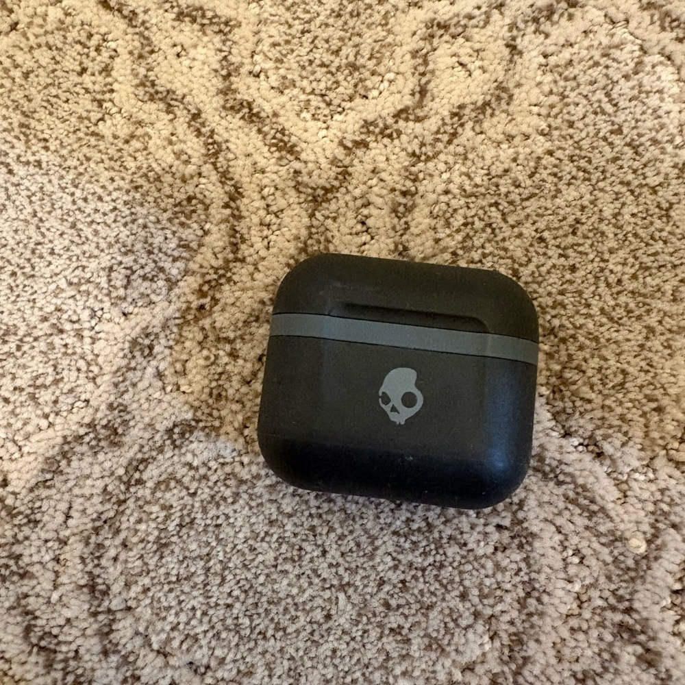 Skullcandy Black and Gray Earbuds